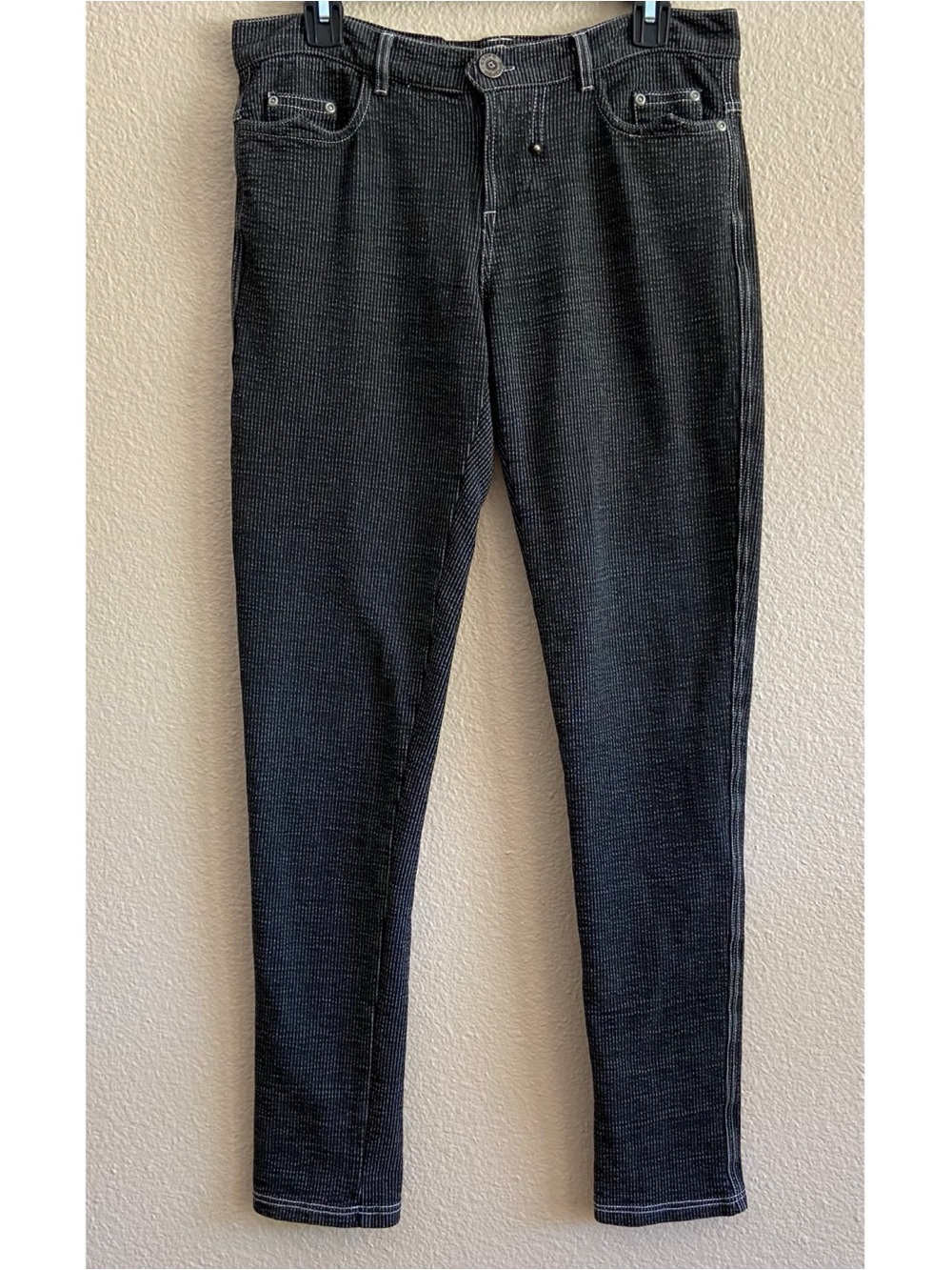 Double D Ranch Jegging-Like Pant
Charcoal Gray - Micro Ribbed - Pockets
Size 8